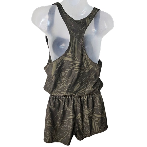Vuori Racerback Clementine Oregano Rainforest Short Romper Size M - Picture 6 of 9